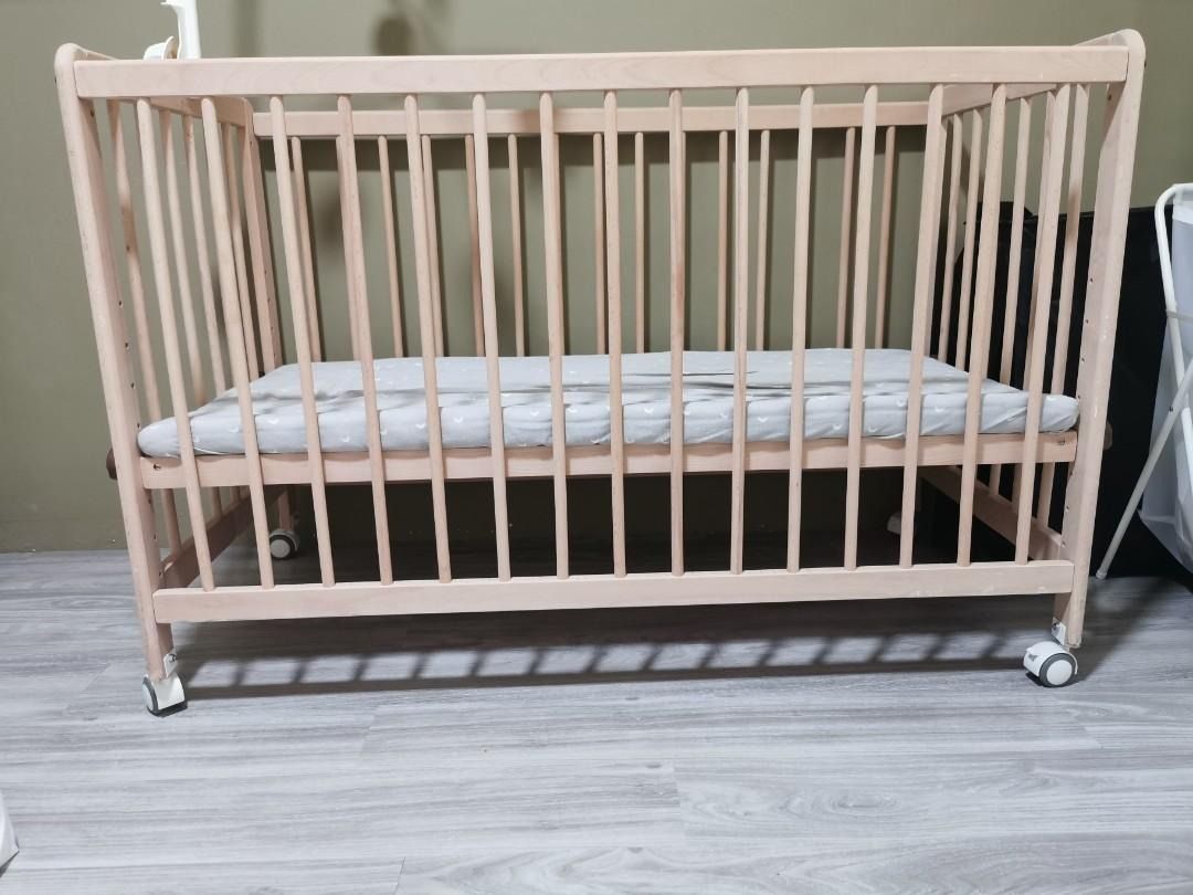 Adjustable, foldable baby cot needs to be gone in 48 hours. , Babies & Kids, Baby Nursery