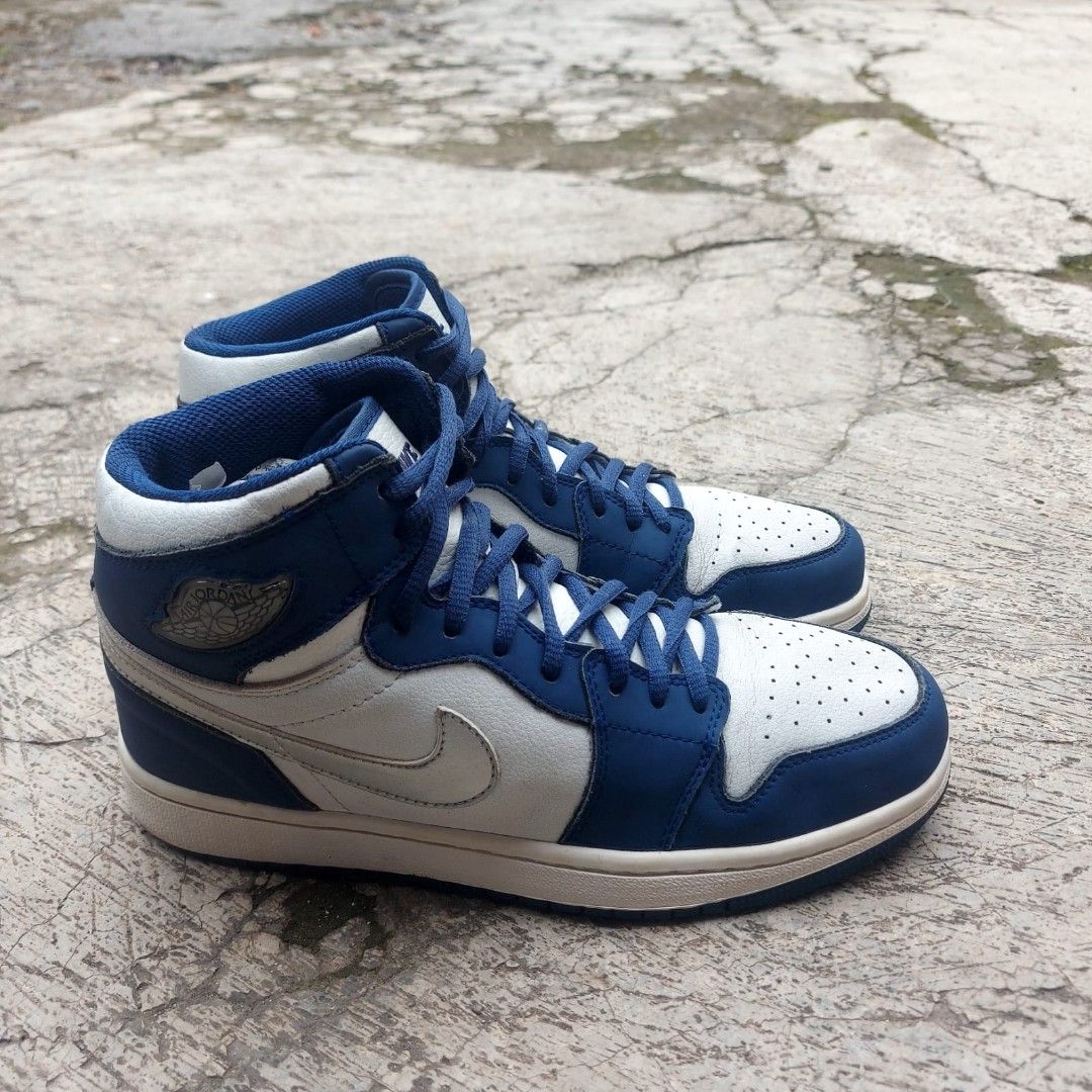 Air Jordan 1 Midnight Navy, Fesyen Pria, Sepatu , Sneakers di