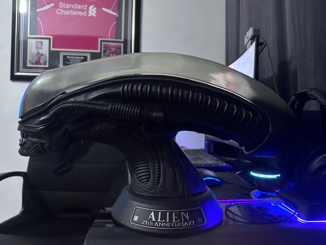 Alien quadrilogy 25th anniversary head figure, Hobbies & Toys