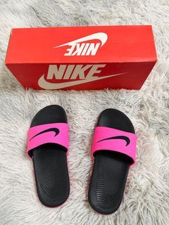 Auth nike slipper size 5
