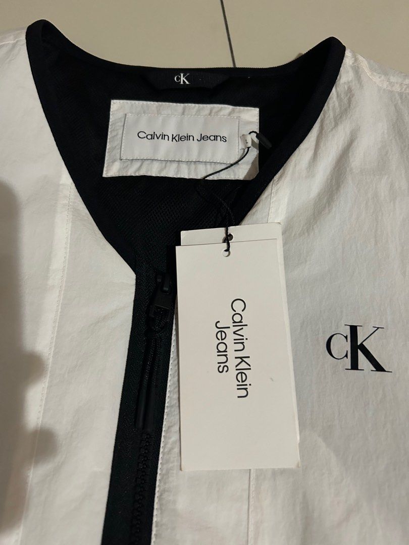 Calvin klein coat tag on sleeve store