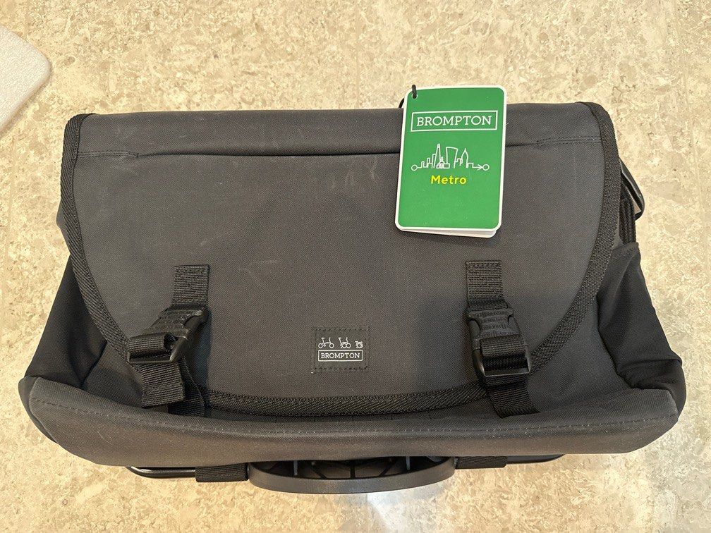 Brand New Brompton Messenger Bag Medium, Sports Equipment, Bicycles