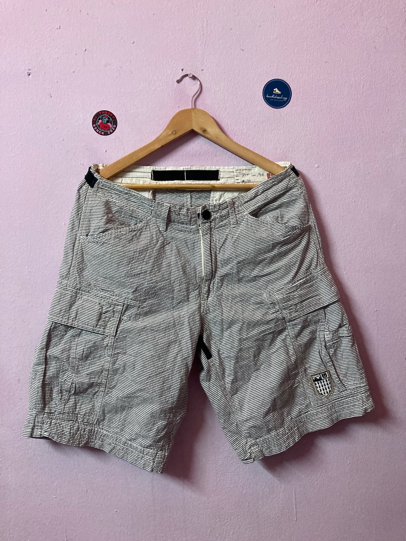 Burton Cargo Short Men s Fashion Bottoms Shorts on Carousell