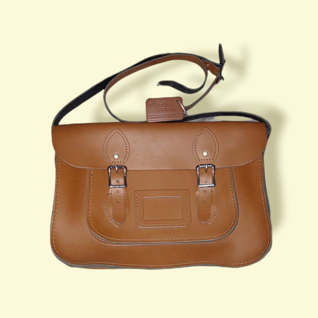 Cambridge satchel (Category: Sling Bags) located in Puerto Princesa. Submitted by YeSurJOMS (Listing ID 1217585733, Image 3). Description: Cambridge satchel very good condition.