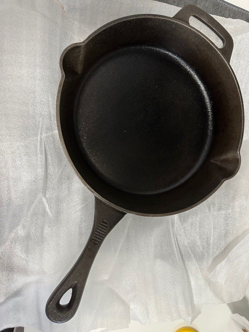 Cast Iron baking pan, Furniture & Home Living, Kitchenware & Tableware