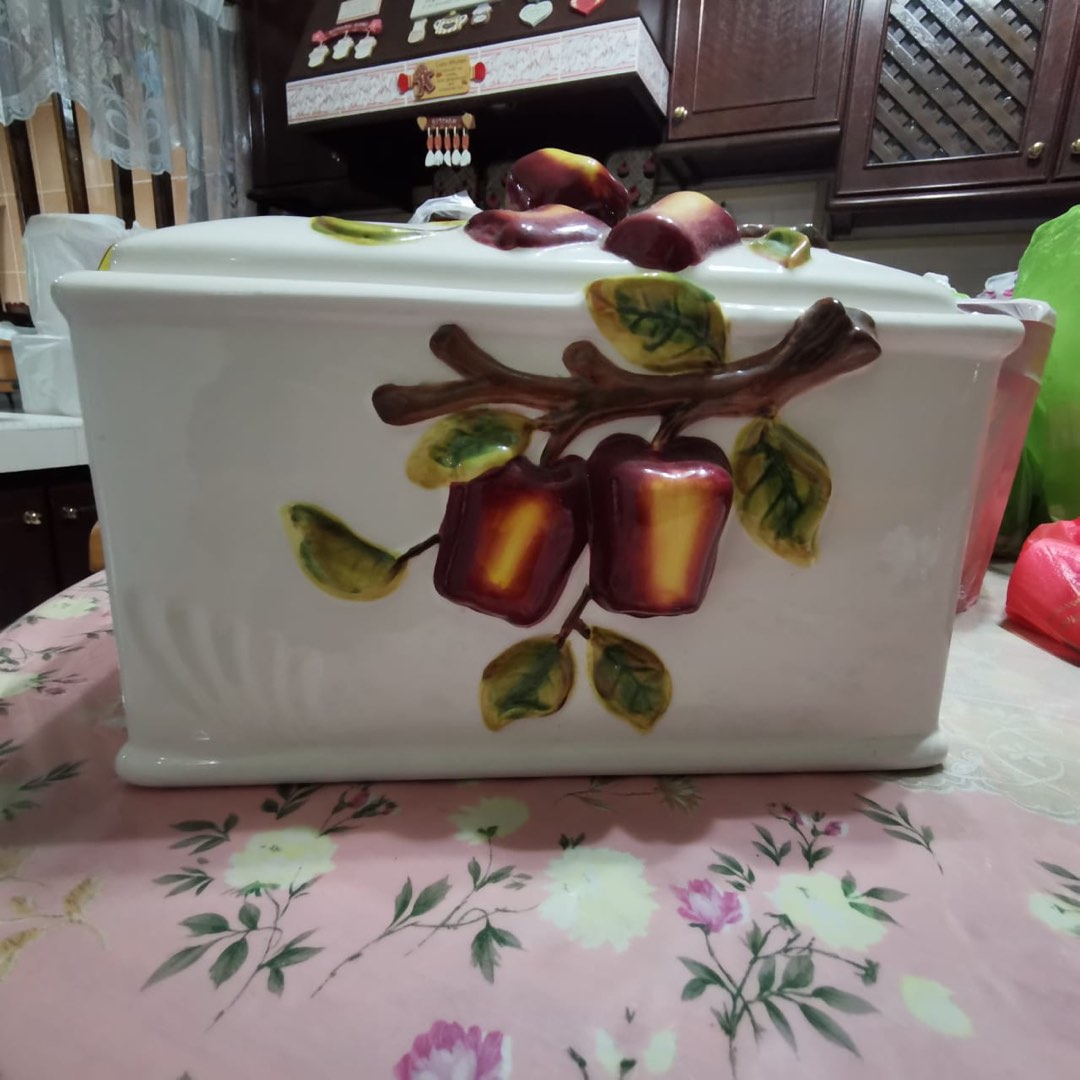 Ceramic bread box white, Furniture & Home Living, Kitchenware