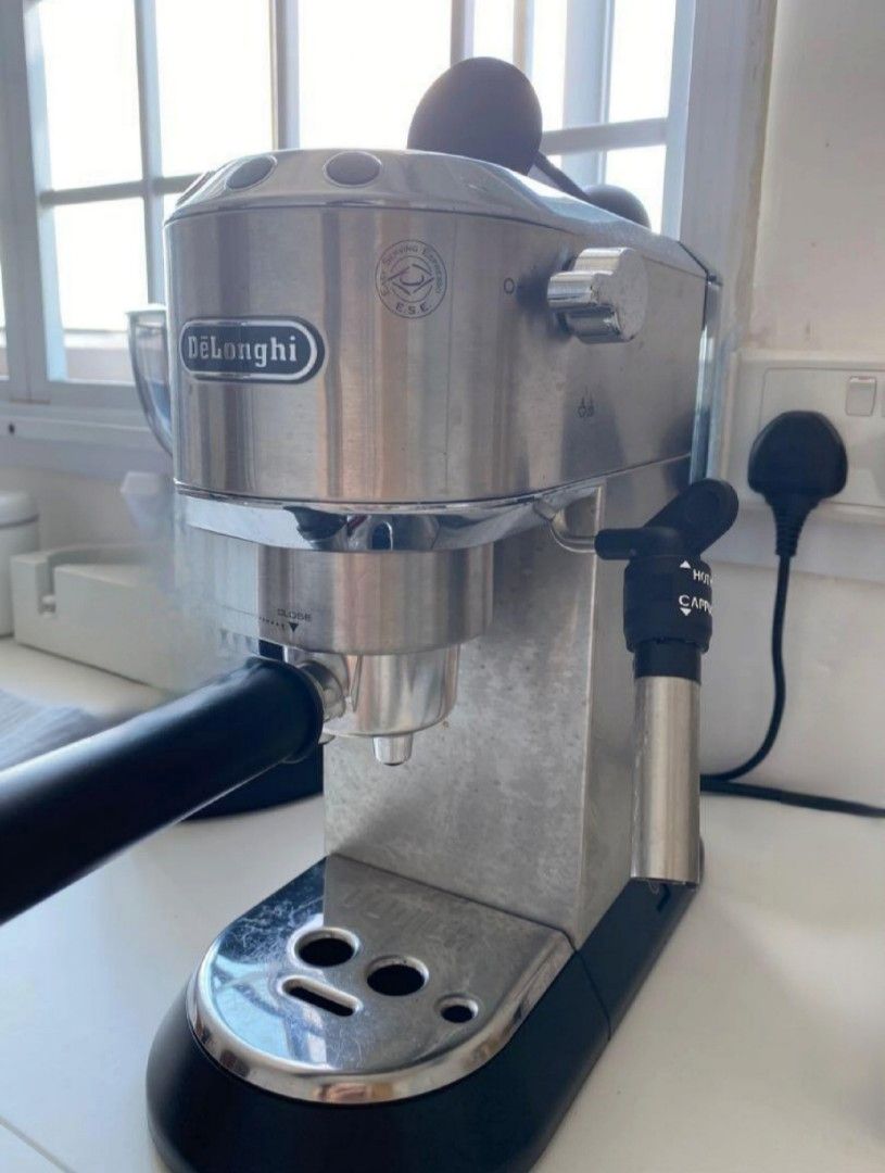 Coffee MachineDelonghi Dedica Coffee Machine. White/Preloved190 Well