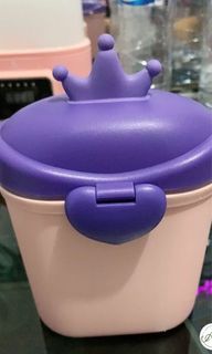 Container susu bubuk bayi
