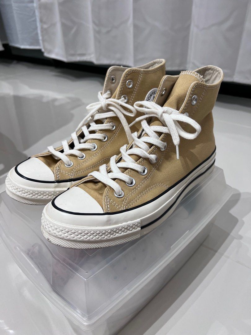 Club gold hotsell converse