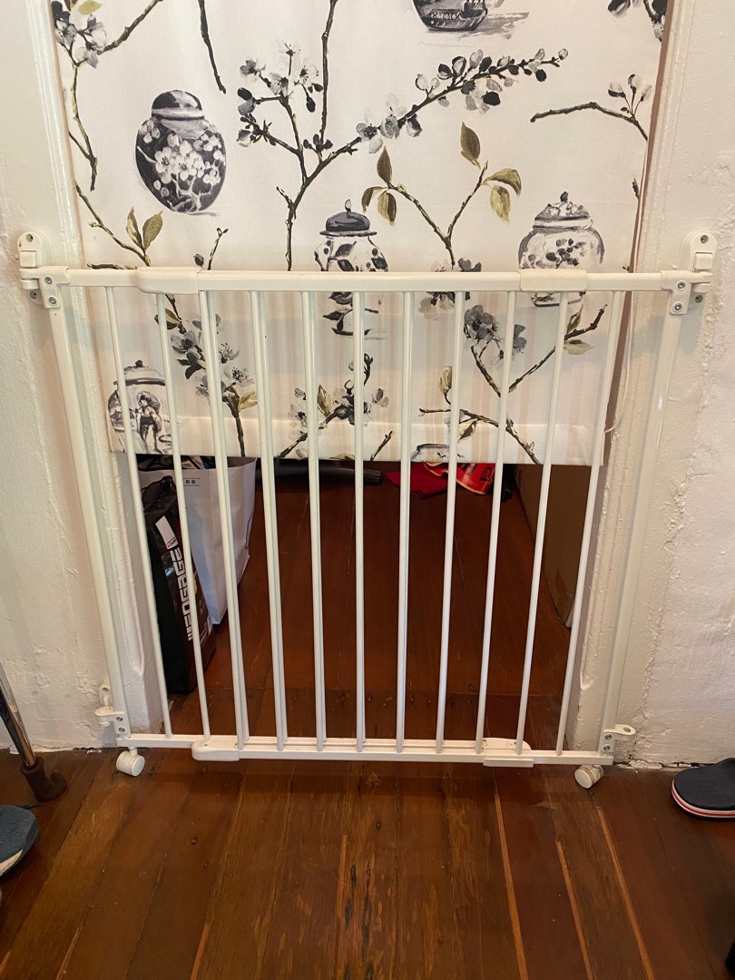 Expandable child safety gate, Babies & Kids, Baby Nursery & Kids