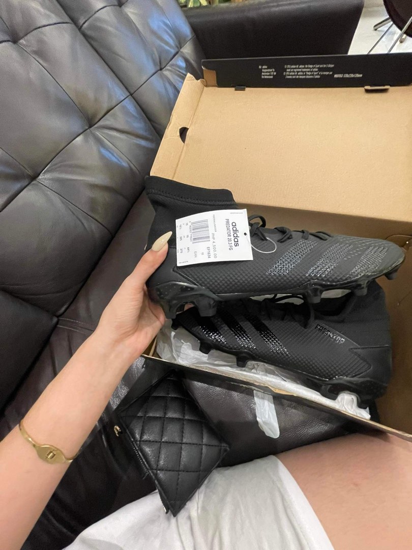 football cleats with spikes