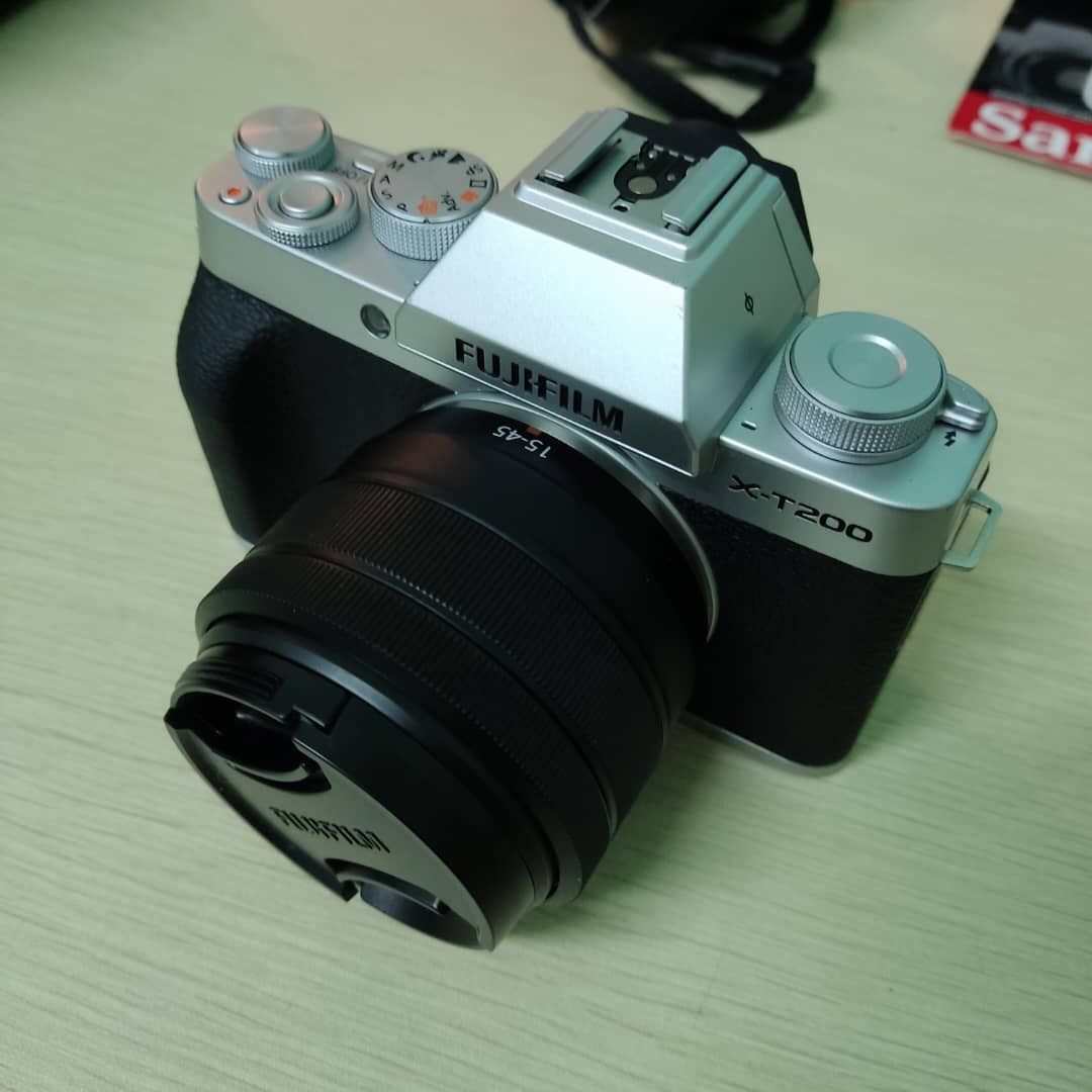 Fujifilm Mirrorless Camera XT200 (Silver), Photography, Cameras on