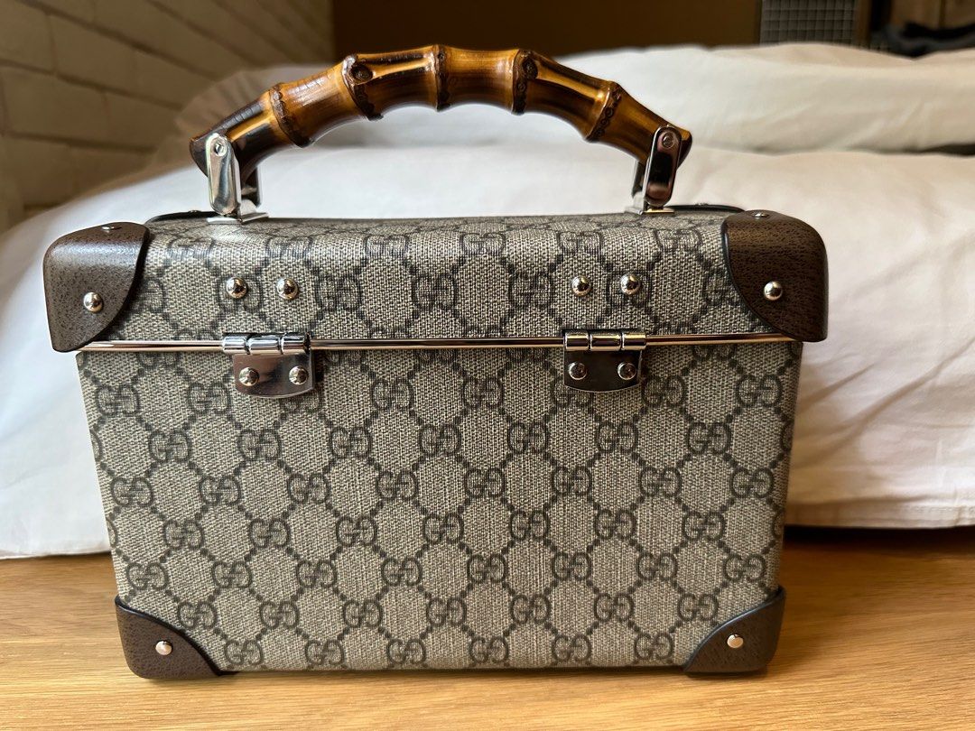 Gucci Globetrotter Beauty Case, Women's Fashion, Bags & Wallets, Cross-body  Bags on Carousell