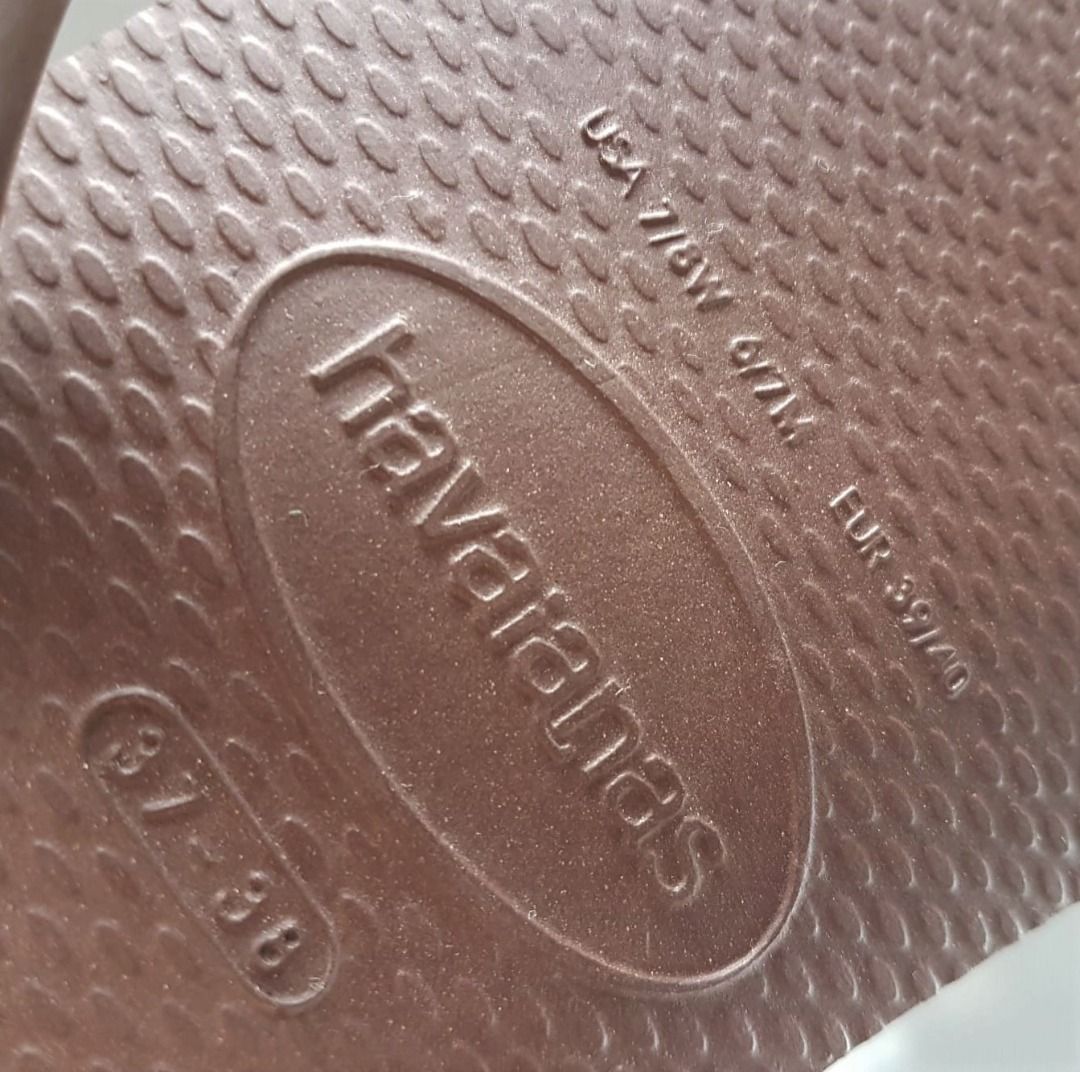 Havaianas Designer Sandals, Classic Slippers, Unisex Flip-Flops, US 7/8W, 6/7M, EUR 39/40, Havana from Brazil, Exquisite Shoes, Slip-On, Slides, Original Footwear, Active Lifestyle, Stylish Fashion, Street Wear, Beach, Surf, Home, Travels, Pop Culture (Category: Flipflops and Slides) located in Singapore. Submitted by warehouseno5 (Listing ID 1217415962, Image 3). Description: Havaianas Fashion Sandals, Flip Flops, Slippers, Slides, Classic slip-