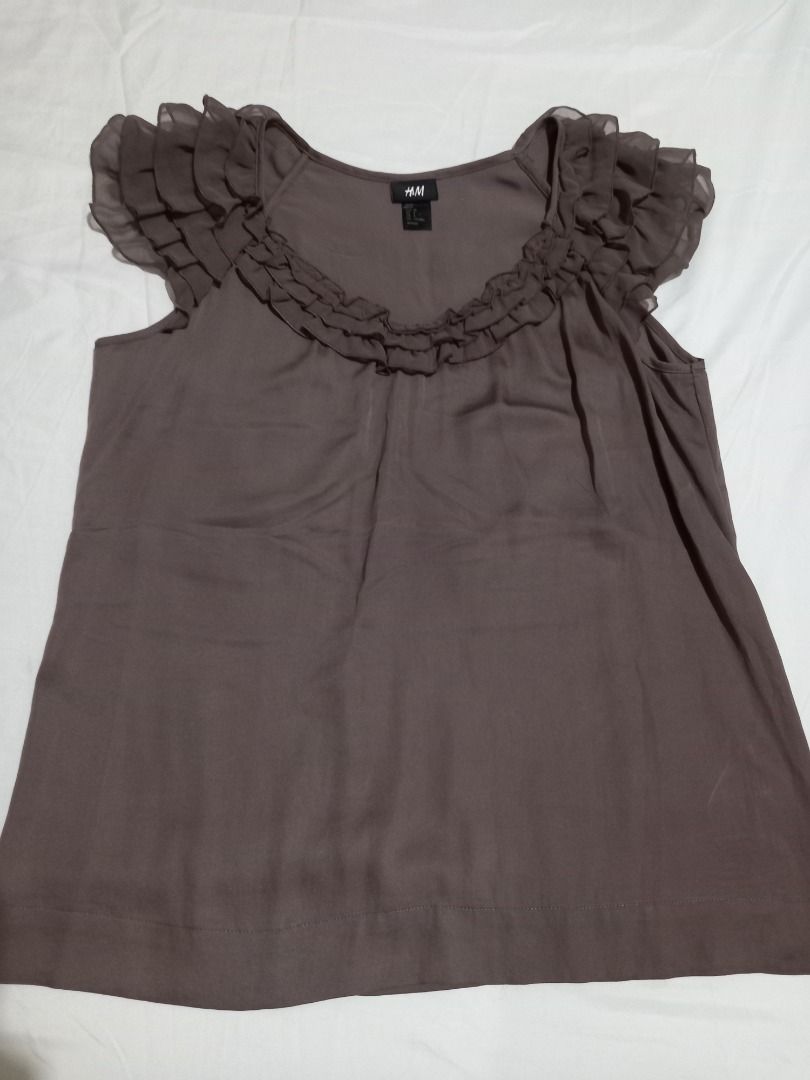 H&M Brown Top (Category: Blouses) located in San Pedro. Submitted by eskimoroll (Listing ID 1217562399, Image 1). Description: H&M Brown Top with chiffon ruffle details RFS: Decluttering This is a personal pre-loved item No when work worn pic available since it no longer fits me Shipping fee c/o the buyer. But please note that shipping is scheduled on weekends only. .