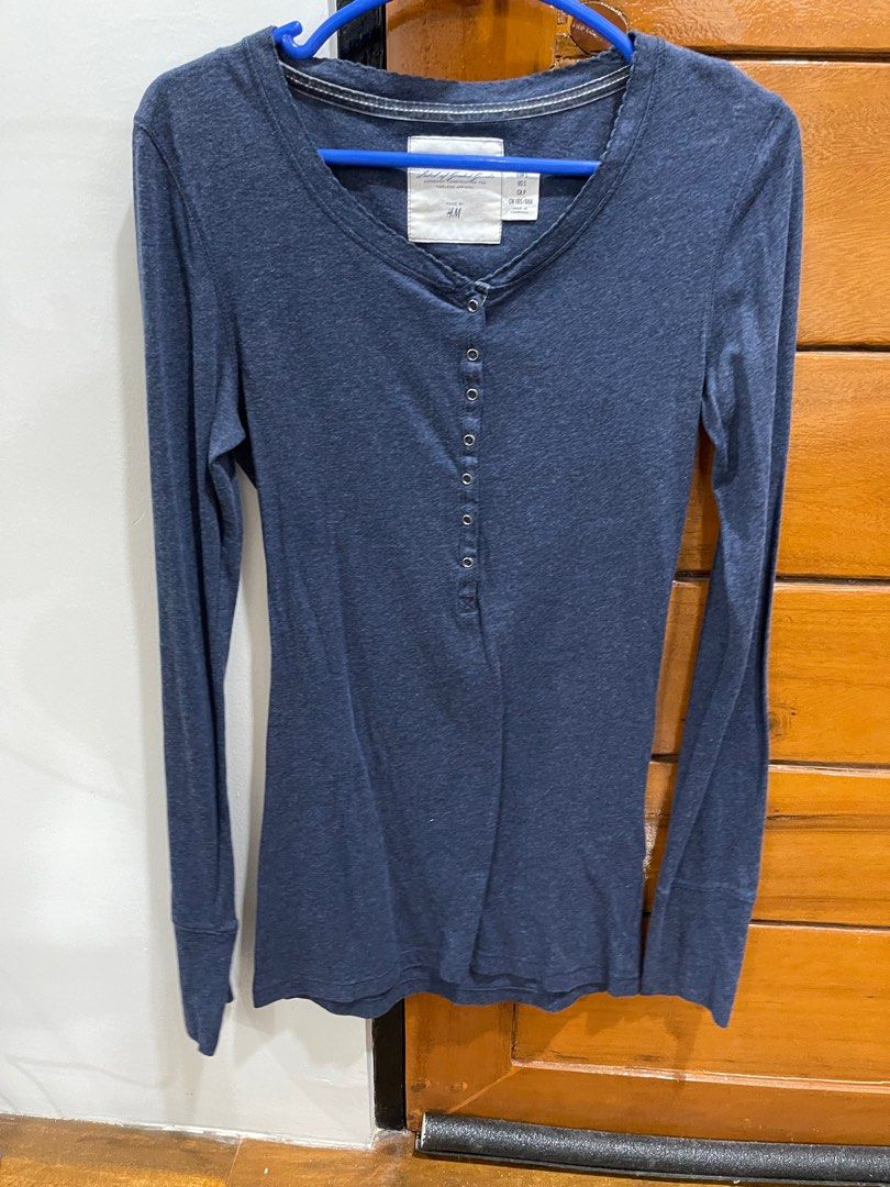 H&M Plain Blue Longsleeves (Category: Longsleeves) located in Lucena. Submitted by rdct_ (Listing ID 1217549925, Image 1). Description: H&M L.O.G.G. Plain Blue Longsleeves .