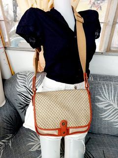 Hunting World sling bag