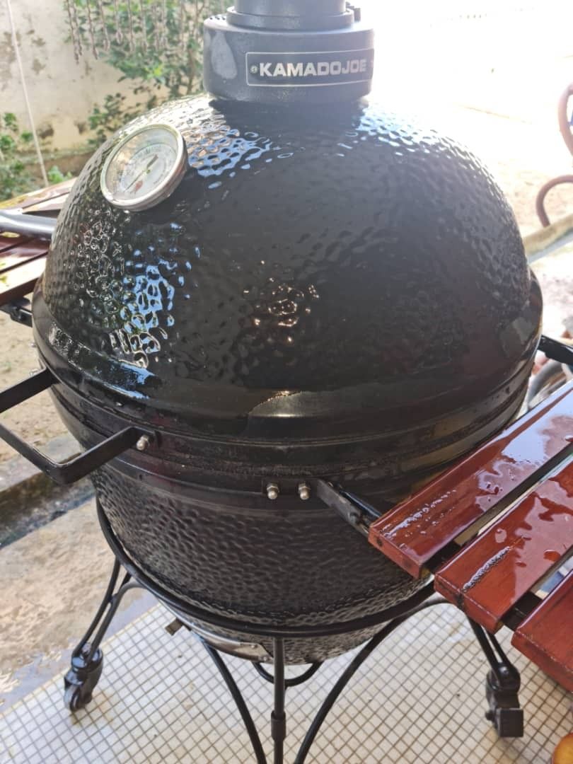 Kamado Joe Classic II 18 inch Charcoal Grill / Barbeque pit, TV