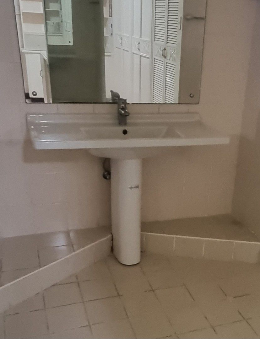 DURAVIT Lavatory sink with pedestal Furniture Home Living Bathroom