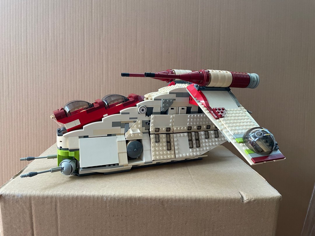 Lego 7676 Republic Attack Gunship only Used Hobbies Toys Toys Games on Carousell