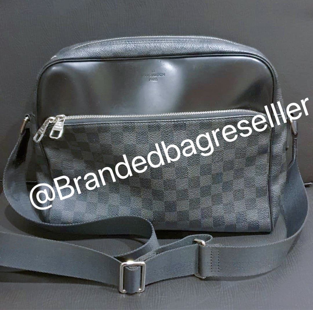 Louis Vuitton lv alpha messenger cross body bag graphite galaxy