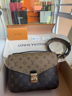 Louis Vuitton Pochette Métis Empreinte White Crossbody, Women's Fashion,  Bags & Wallets, Purses & Pouches on Carousell