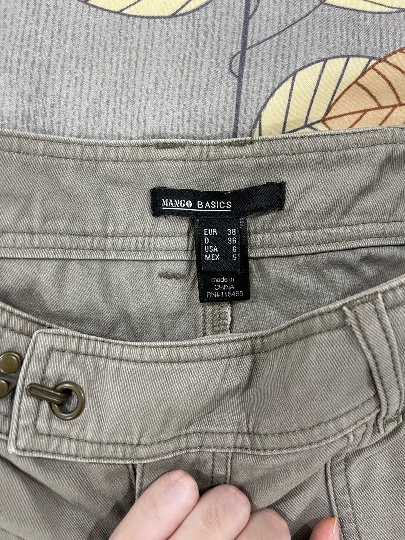 Mango Basica Army Green Shorts (Category: Shorts) located in Lucena. Submitted by rdct_ (Listing ID 1217551771, Image 2). Description: Mango Basics Army Green shorts.