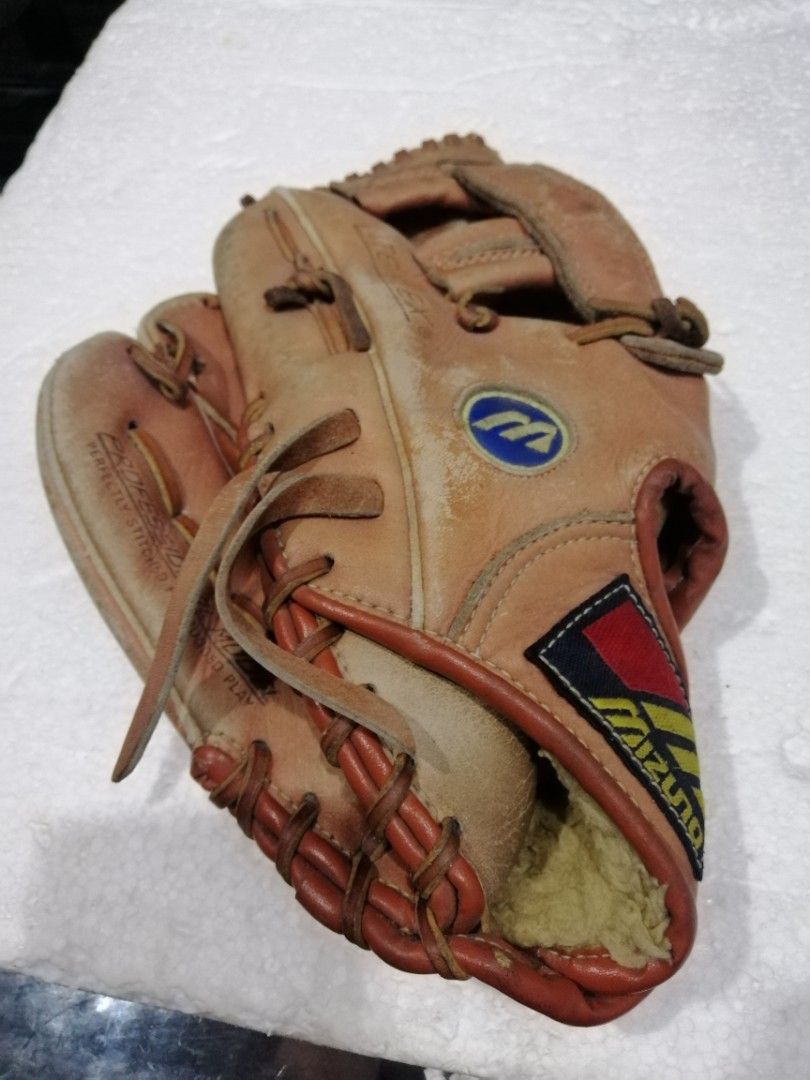 Mizuno vintage baseball glove hotsell