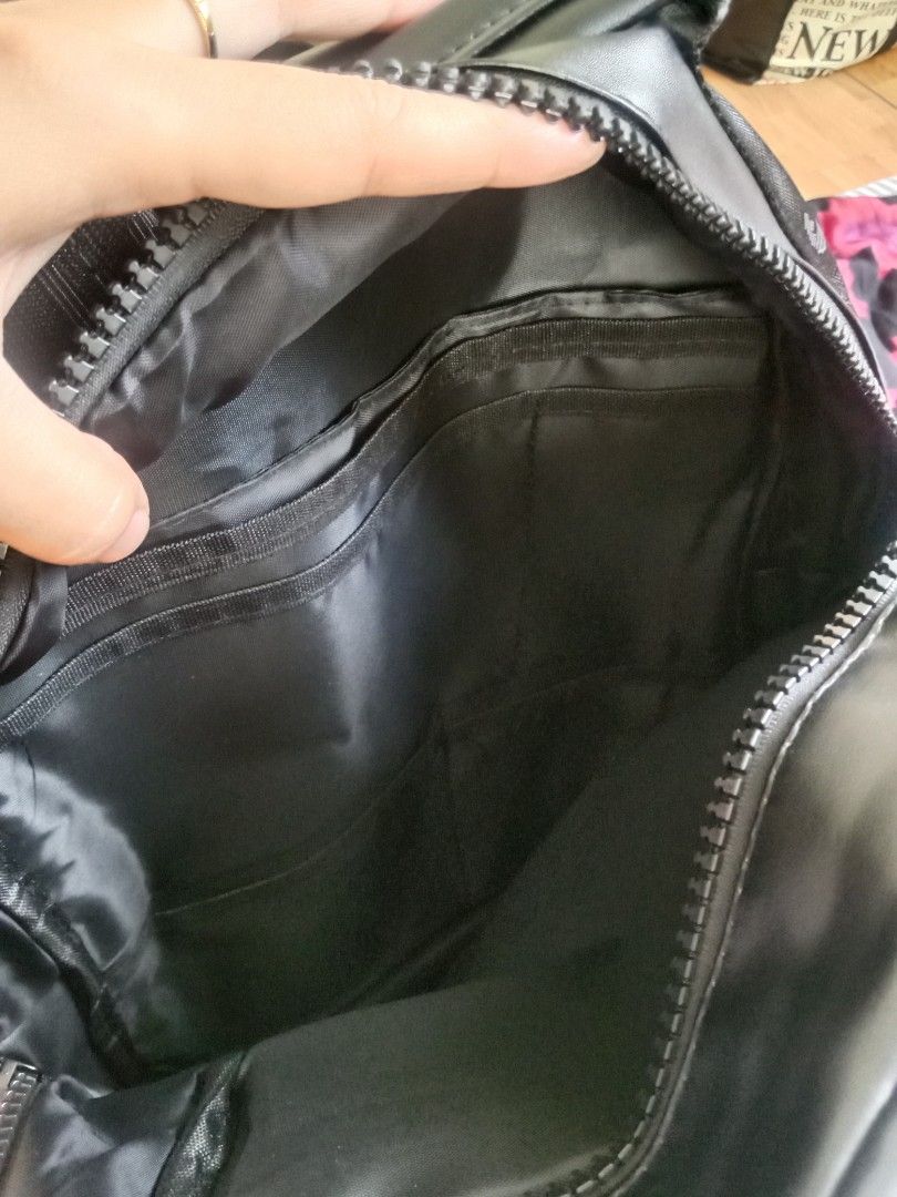 Nike Air Jordan Backpack Black (Category: Backpacks) located in Quezon City. Submitted by ventaventa (Listing ID 1217453996, Image 3). Description: Brand new Nike Air Jordan backpack Black Size L 37x H 44x W15cm Soft leather mat.