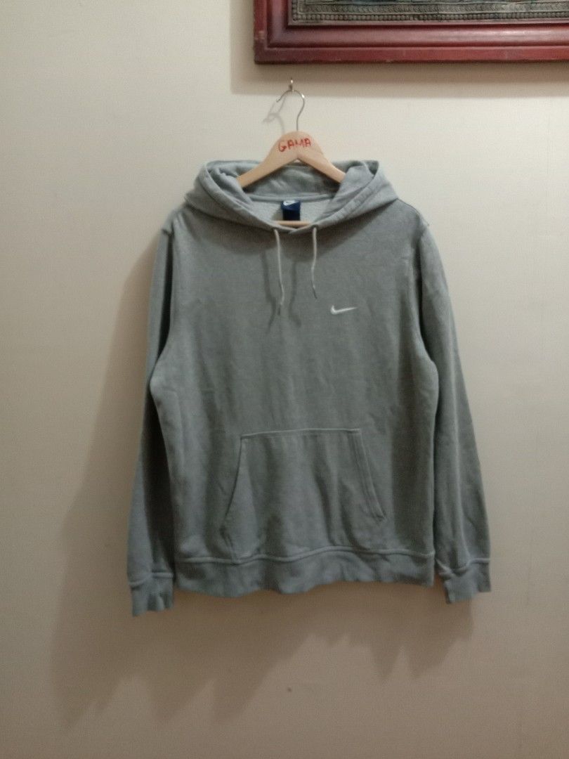 inverted swoosh nike