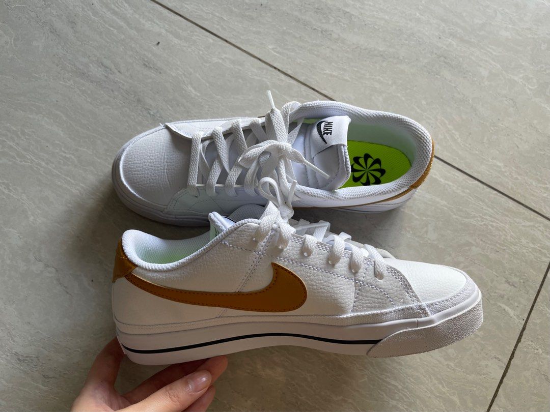 womens nike white