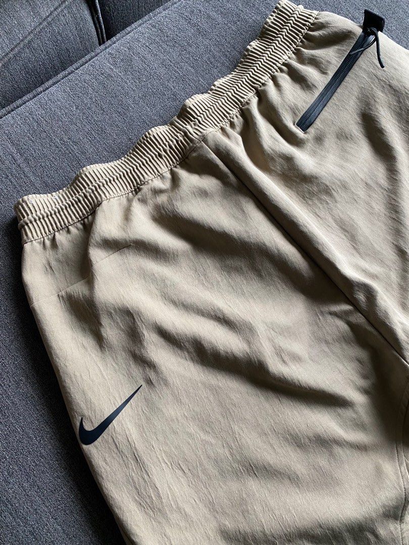 Nike Sportswear NSW Tech Pack Woven Pants 卡其色九分褲ar1562-247, 他的時尚, 褲子,  運動褲在旋轉拍賣