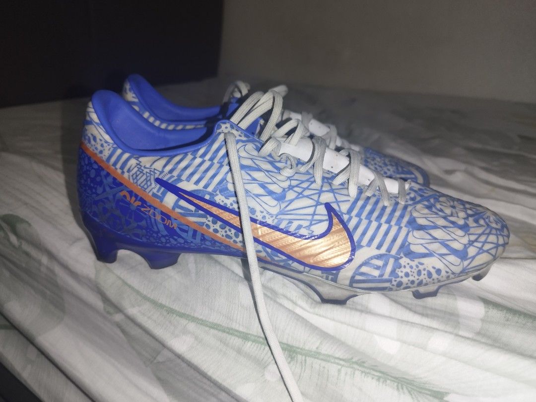 Nike Zoom Mercurial Vapor 15 Academy CR7 MG Sports Equipment