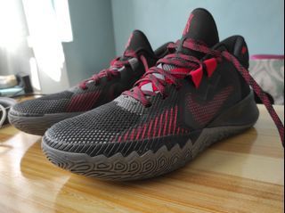 Orig  New Nike Kyrie Flytrap 5 size 8