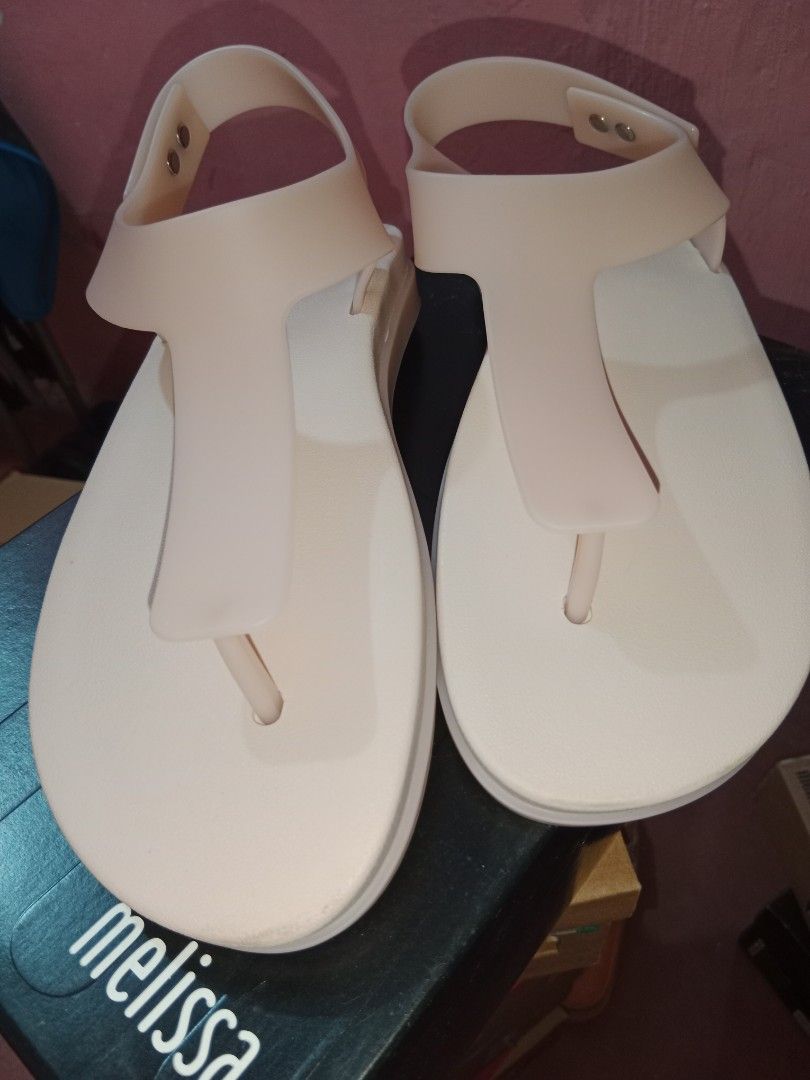 Original Melissa Hera Sandals in Pink (Category: Flats & Sandals) located in Mandaluyong City. Submitted by TRES_MARIAS_SHOP (Listing ID 1217444807, Image 1). Description: 📍Original Melissa Hera Sandals in Pink 📍Comes with Box and dust bag 📍Brandnew.