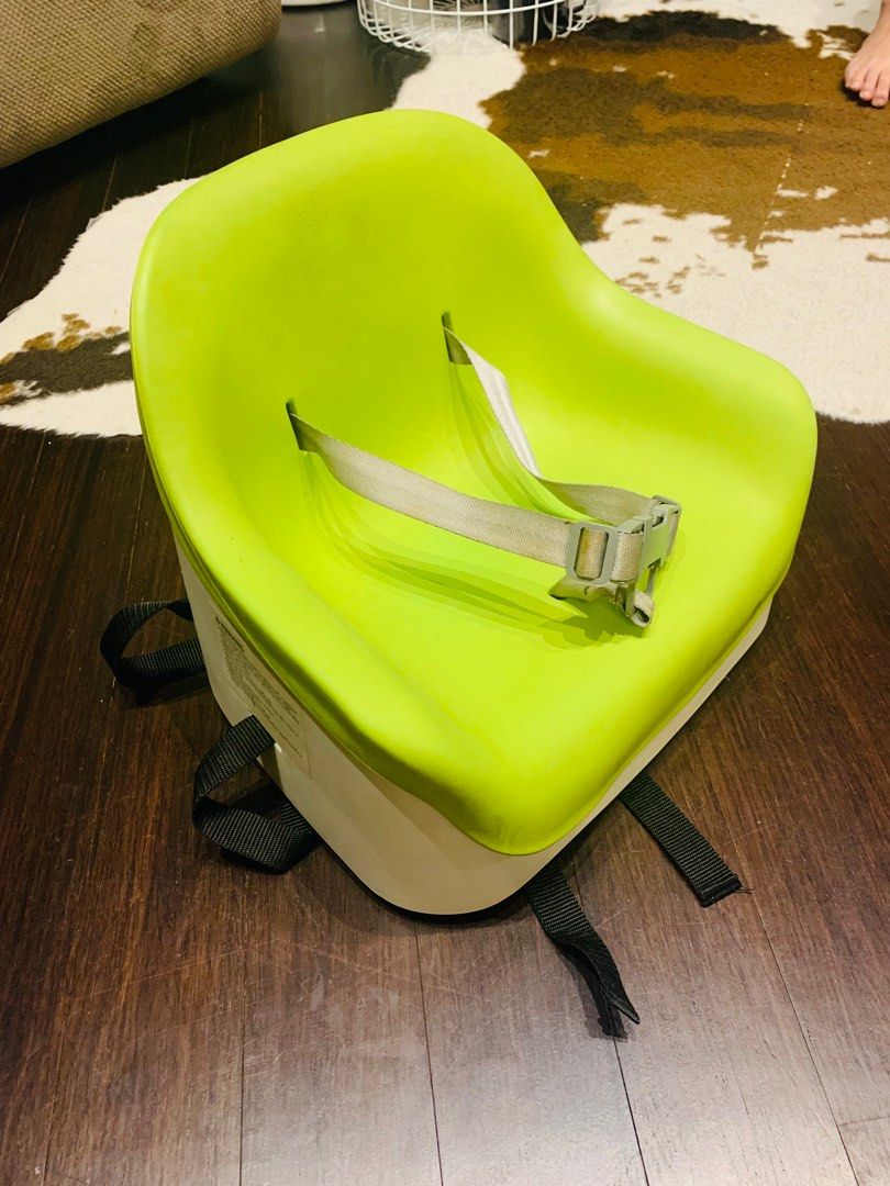 https://media.karousell.com/media/photos/products/2023/2/26/oxo_tot_nest_booster_seat_with_1677413101_8699be87_progressive.jpg