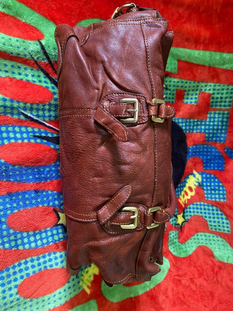 Prada (Category: Luxury Bags & Wallets) located in Davao. Submitted by cha24291 (Listing ID 1217459711, Image 3). Description: Replaced puller Pure leather.