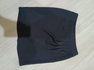 [Preloved] Valentino office black skirt