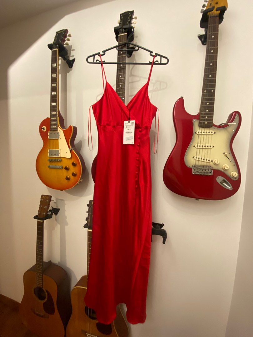 Zaris Dress in Bright Red