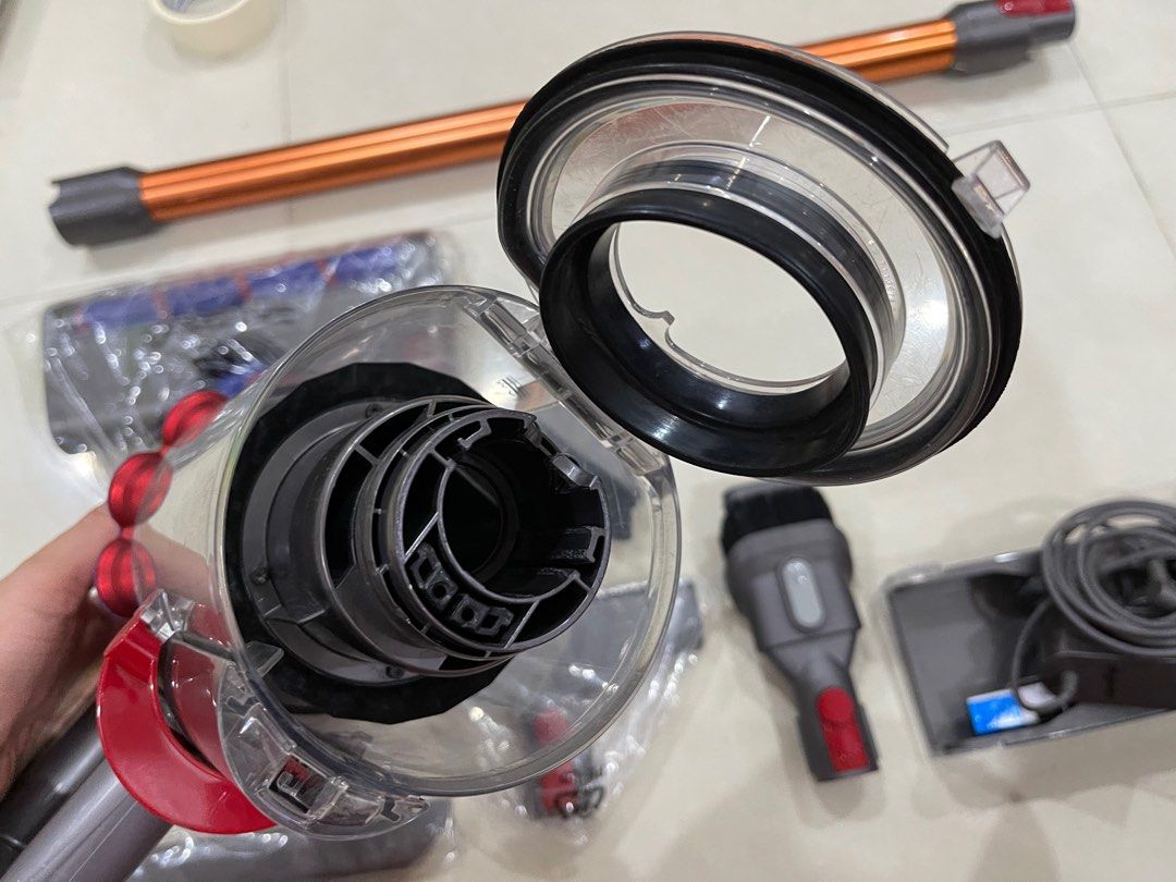 Refurb Dyson V10 Fluffy cordless vacuum, TV & Home Appliances, Vacuum