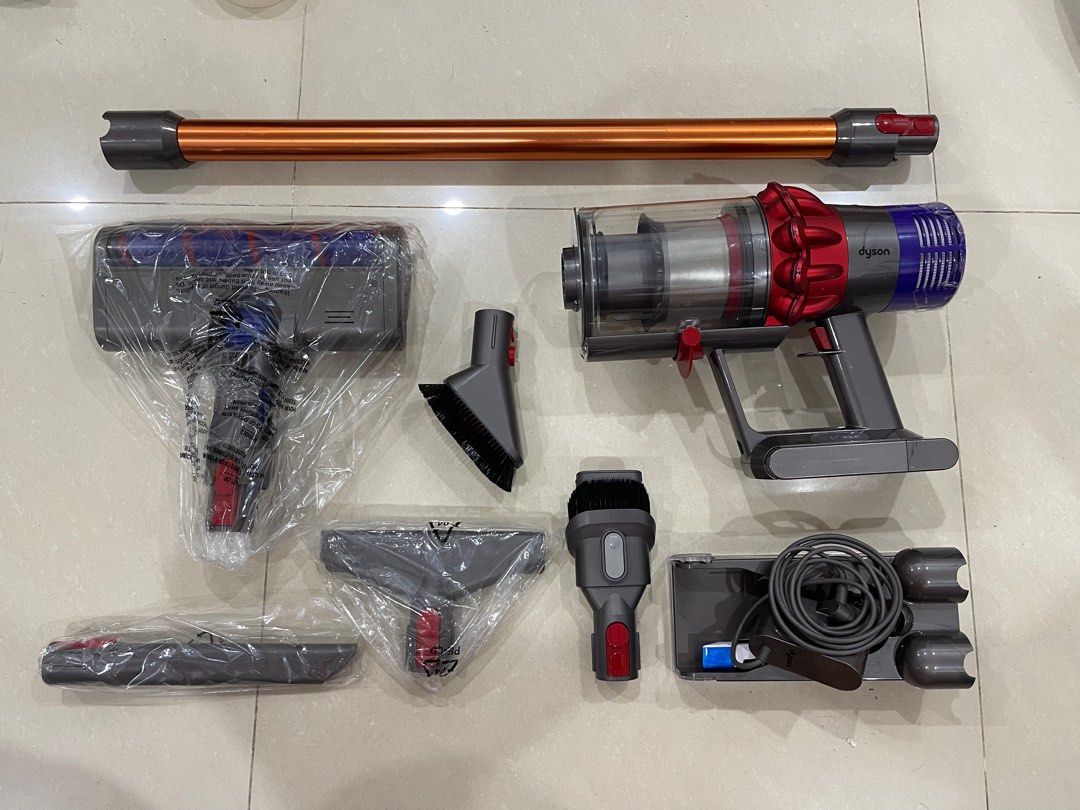 Refurb Dyson V10 Fluffy cordless vacuum, TV & Home Appliances, Vacuum