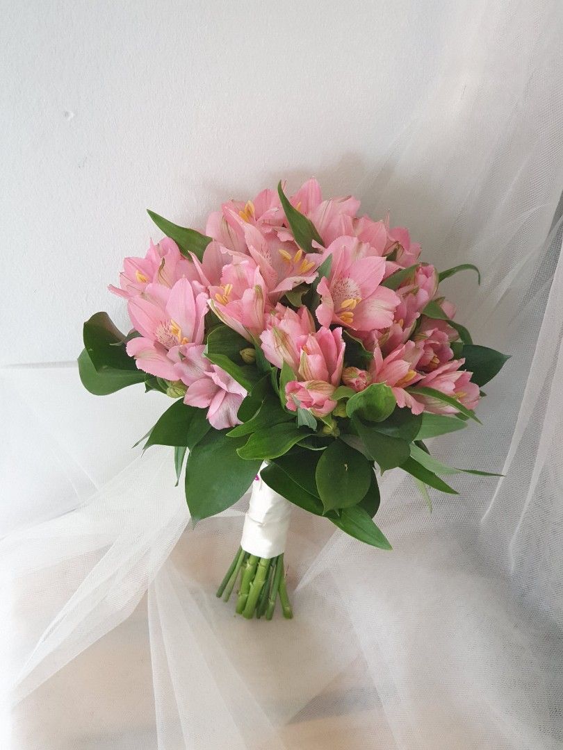 Rom flower bridal bouquet, Hobbies & Toys, Stationery & Craft, Flowers