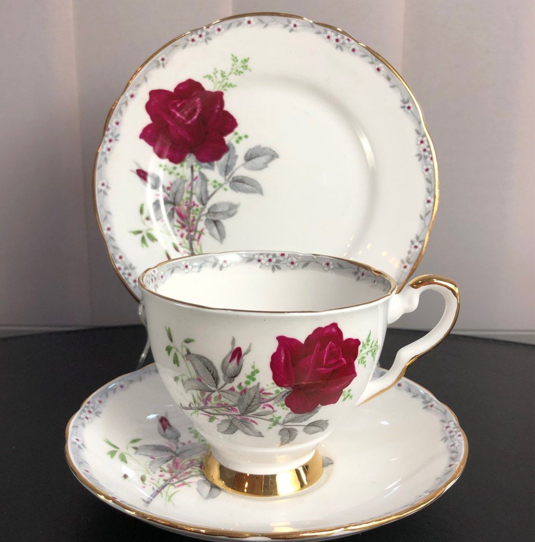 Royal Stafford Roses to Remember trio, Hobbies Toys, Memorabilia