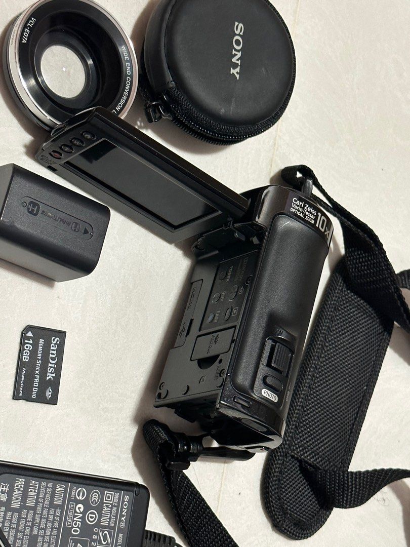 Sony HDRCX100 handycam, Photography, Video Cameras on Carousell