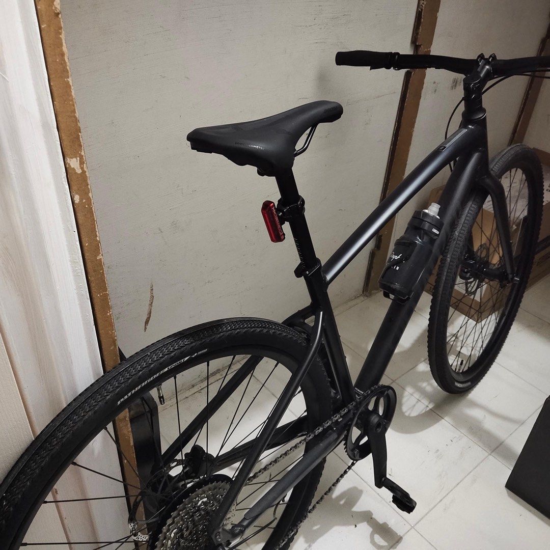 Specialized sirrus 3.0 2025 black satin black reflective