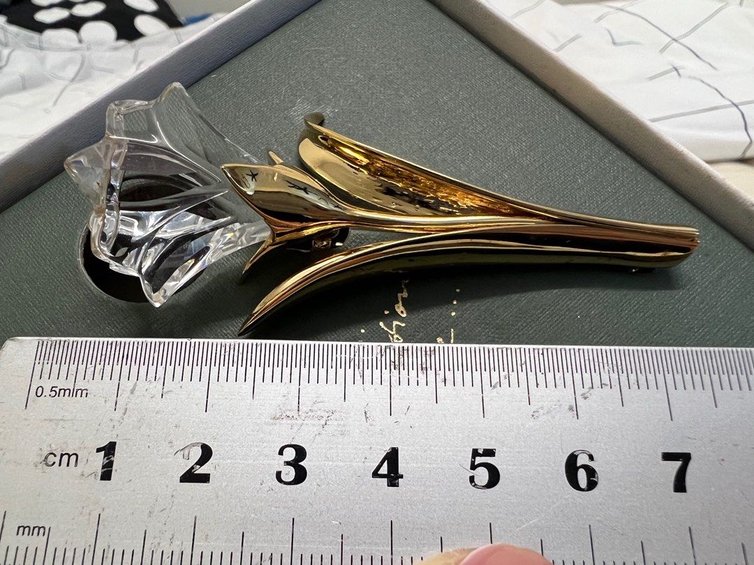 Swarovski tulip brooch top