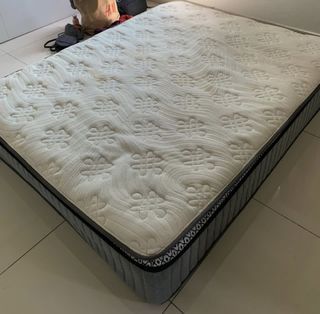 URGENT!!Sweet Dream Soho queen mattress/tilam