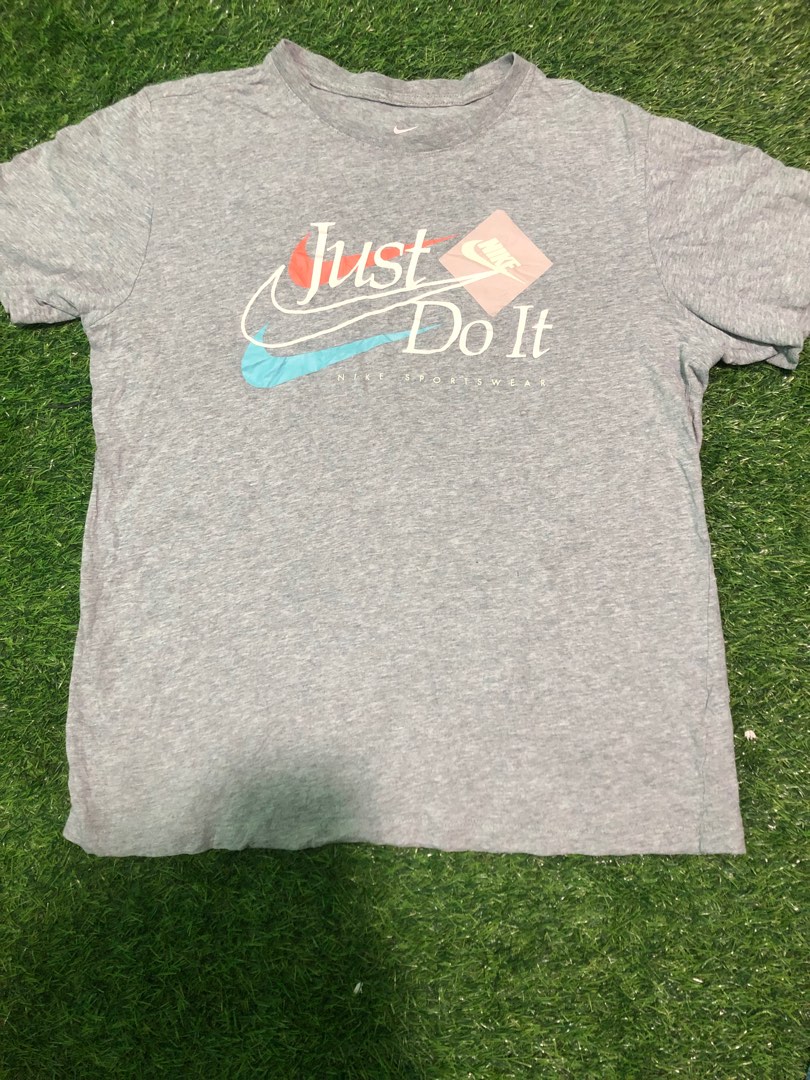 tees nike