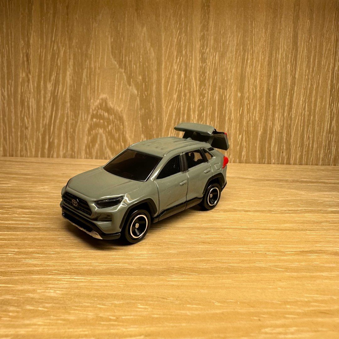 Tomica No.81 Toyota RAV4, 興趣及遊戲, 玩具& 遊戲類- Carousell