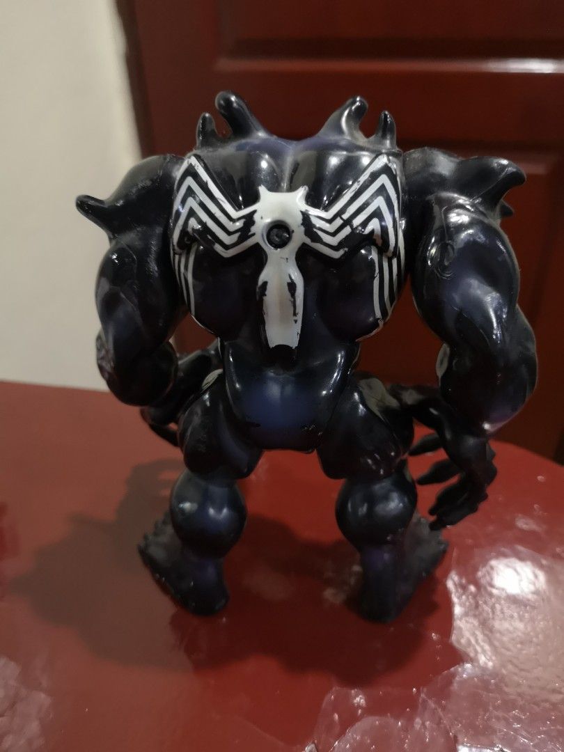 Ultimate Spiderman Venom Toy (Category: Action & Battle Toys) located in Quezon City. Submitted by jotioco (Listing ID 1217571522, Image 3). Description: No box included. Venom figure includes pull able back logo to move arms automatically. In good condition.